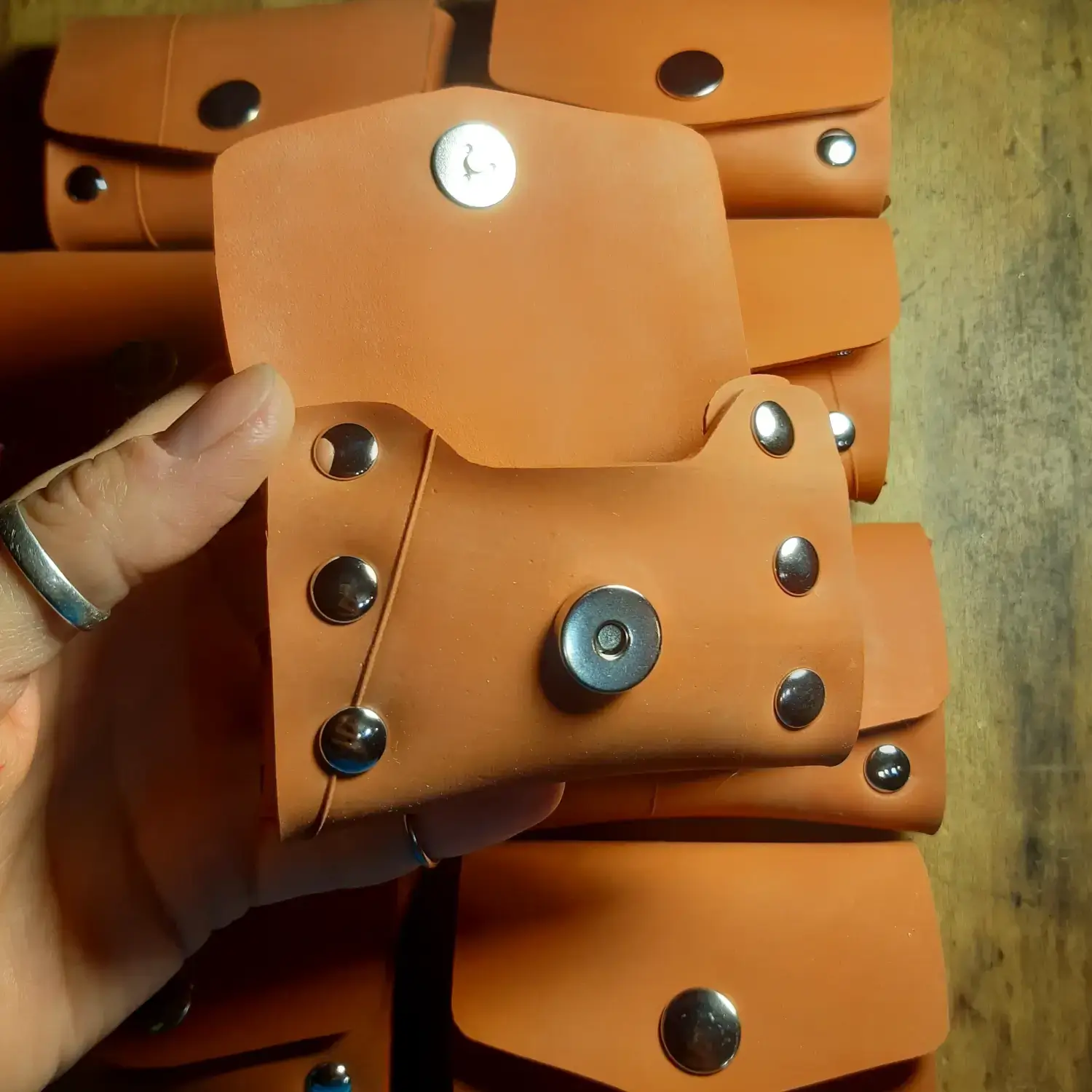 👛 Porte-monnaie en chambre à air de tracteur 🚜 Porte-monnaie en chambre à air de tracteur rouge