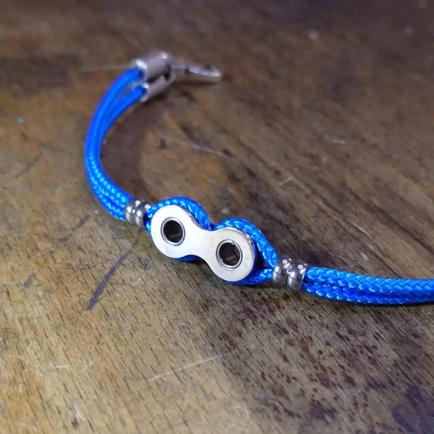 🚲 Bracelet en maillon de chaine de vélo - paracorde, couleur au choix Bracelet en paracorde bleue et maillon de chaîne de vélo