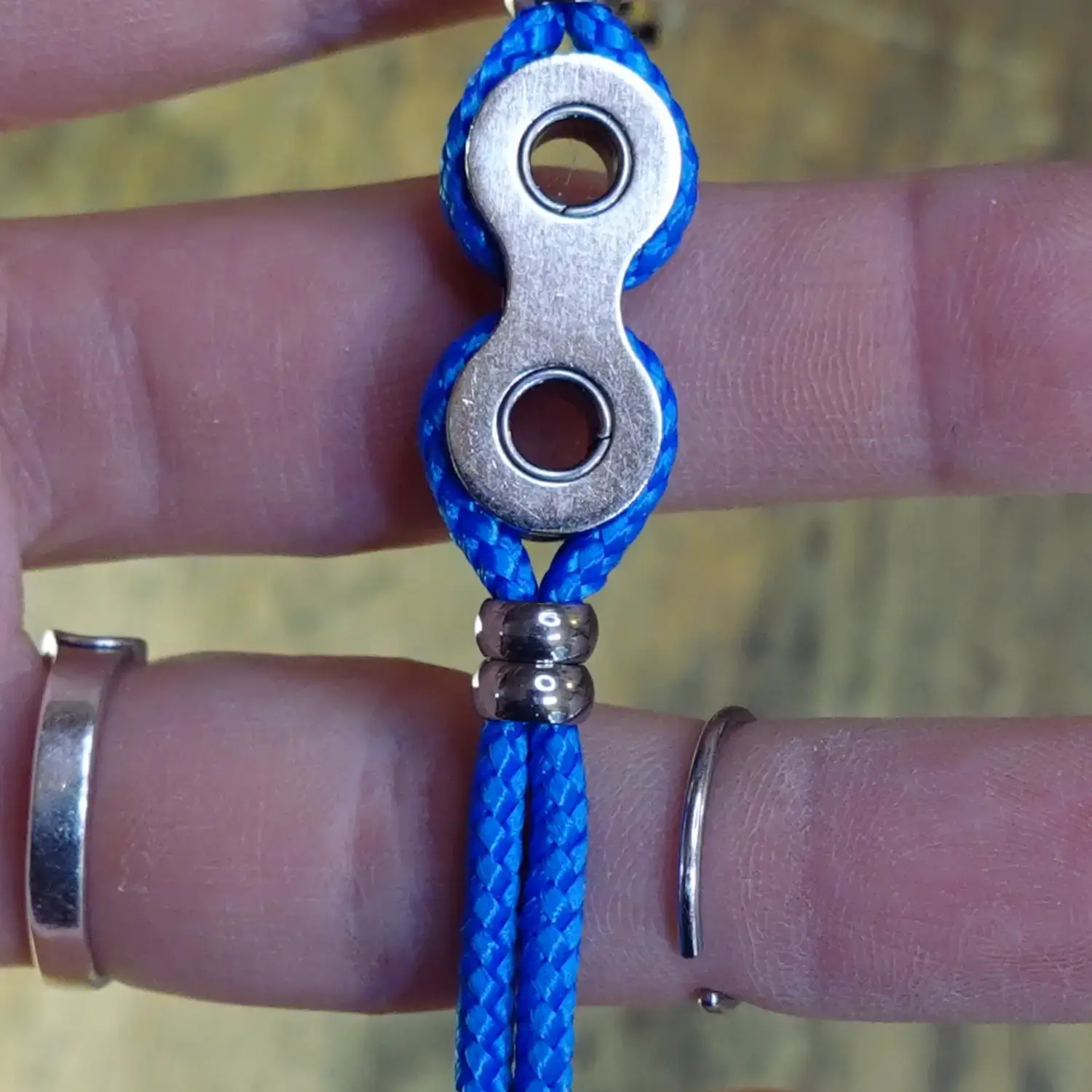 🚲 Bracelet en maillon de chaine de vélo - paracorde, couleur au choix Bracelet en paracorde bleue et maillon de chaîne de vélo