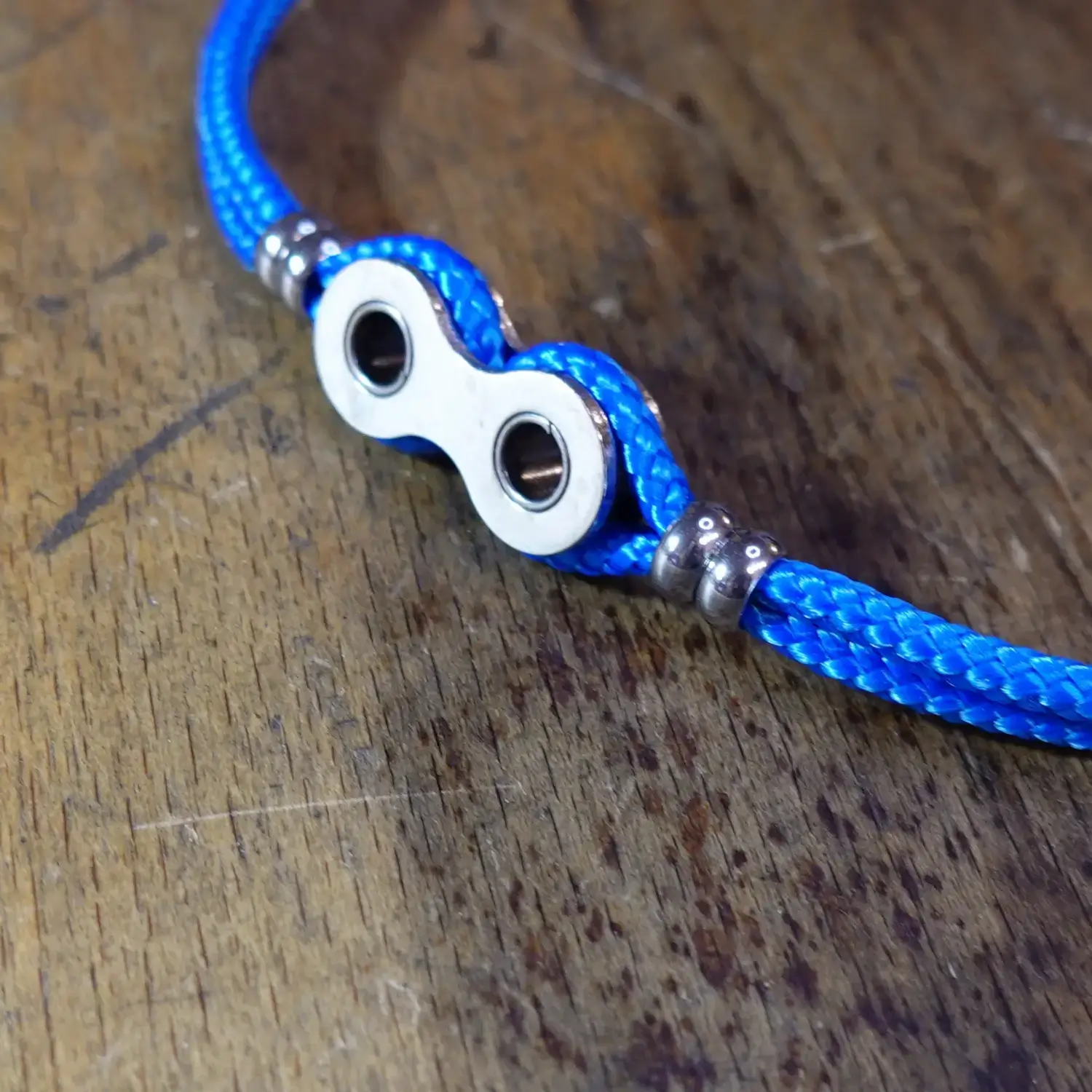 🚲 Bracelet en maillon de chaine de vélo - paracorde, couleur au choix Bracelet en paracorde bleue et maillon de chaîne de vélo