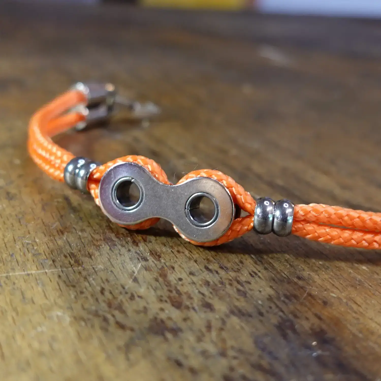 🚲 Bracelet en maillon de chaine de vélo - paracorde, couleur au choix Bracelet en paracorde orange et maillon de chaîne de vélo