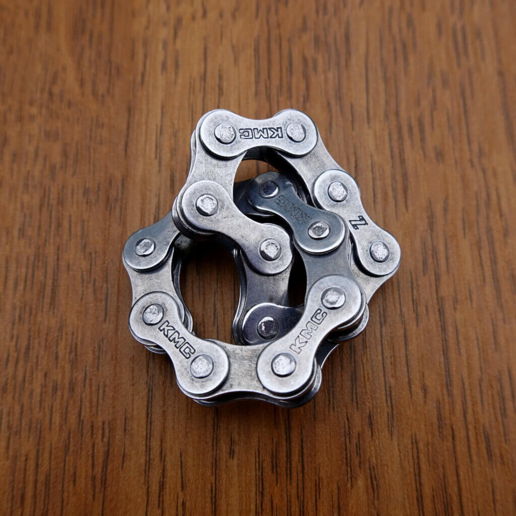 Nouveau fidget toy ! Fidget toy anti-stress en chaîne de vélo upcyclées - cercles imbriqués