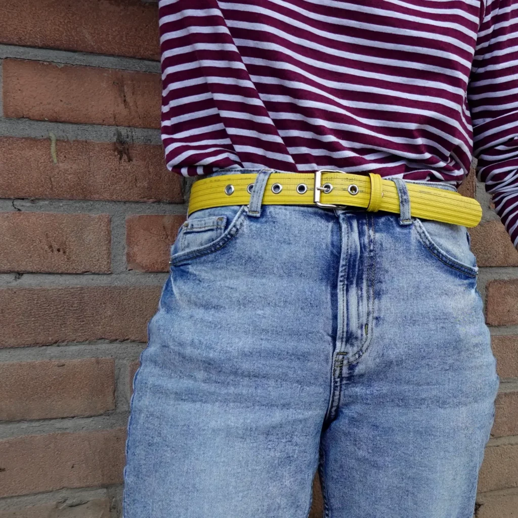 Ceinture jaune en lance à incendie réformée - upcyclée et vegan