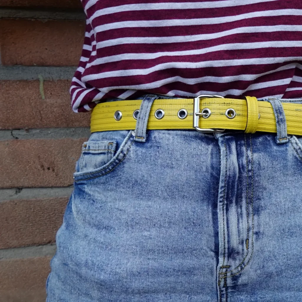 Ceinture jaune en lance à incendie réformée - upcyclée et vegan