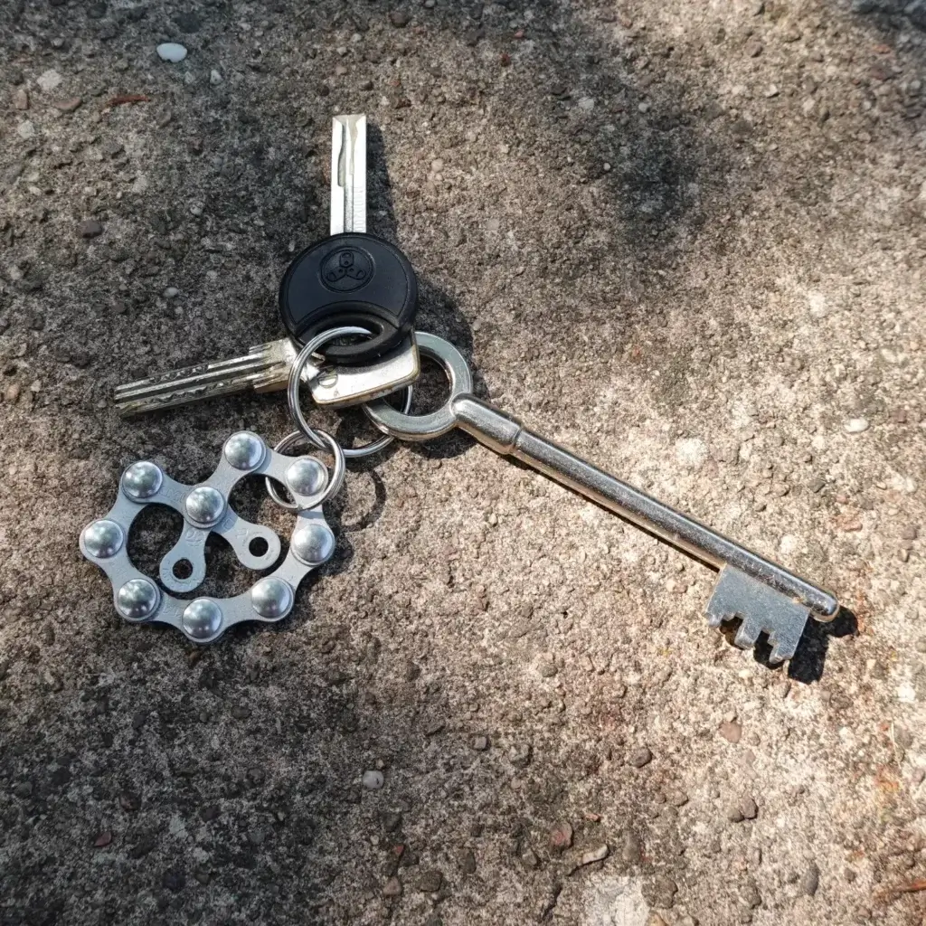 Clin d'œil à l'Alsace : porte-clés bretzel 🥨 en chaîne de vélo upcyclée Porte-clés bretzel en chaîne de vélo upcyclée