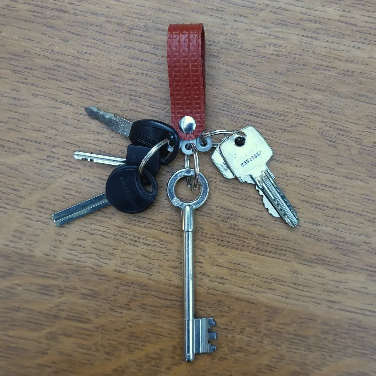 Porte-clés séparateur de trousseaux - en tuyau de lance à incendie upcyclé Porte-clés séparateur de trousseaux en tuyau de lance à incendie upcyclé