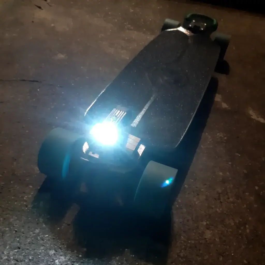 Un accessoire pour skateur·se : poignée de portage pour longboard 🛹 9 Fixation lampe longboard / skateboard