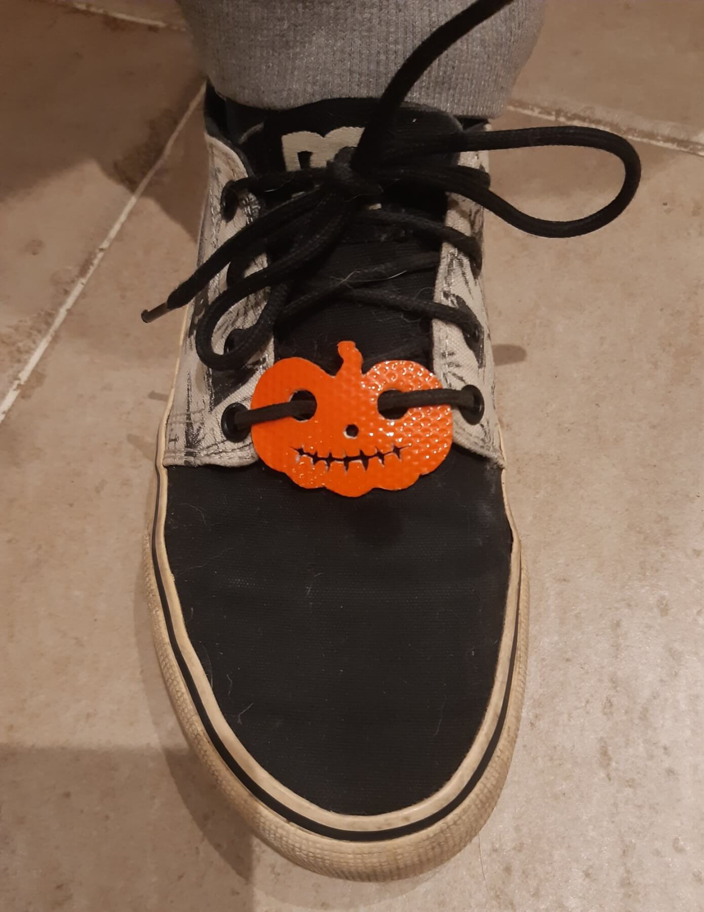 đ Breloque de lacet âCitrouilleâ â upcyclĂ©e Ă  partir de tuyau de lance Ă  incendie orange (lot de 2) â»ïž 1 đ Breloque de lacet âCitrouilleâ â upcyclĂ©e Ă  partir de tuyau de lance Ă  incendie orange (lot de 2) â»ïž