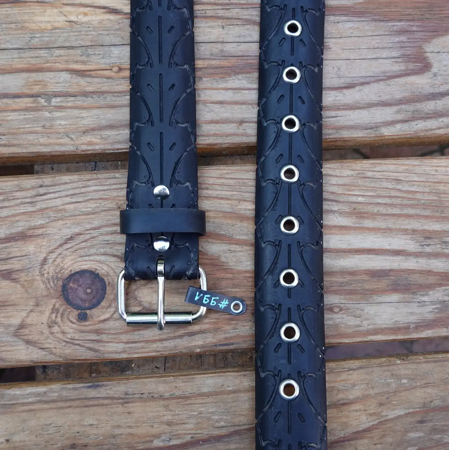 Ceinture en pneu de vélo noir upcyclé – Largeur 35 ou 40 mm, personnalisable & fabriquée à Strasbourg Ceinture en pneu de vélo noir upcyclé – Largeur 35 ou 40 mm, personnalisable & fabriquée à Strasbourg – Image 4