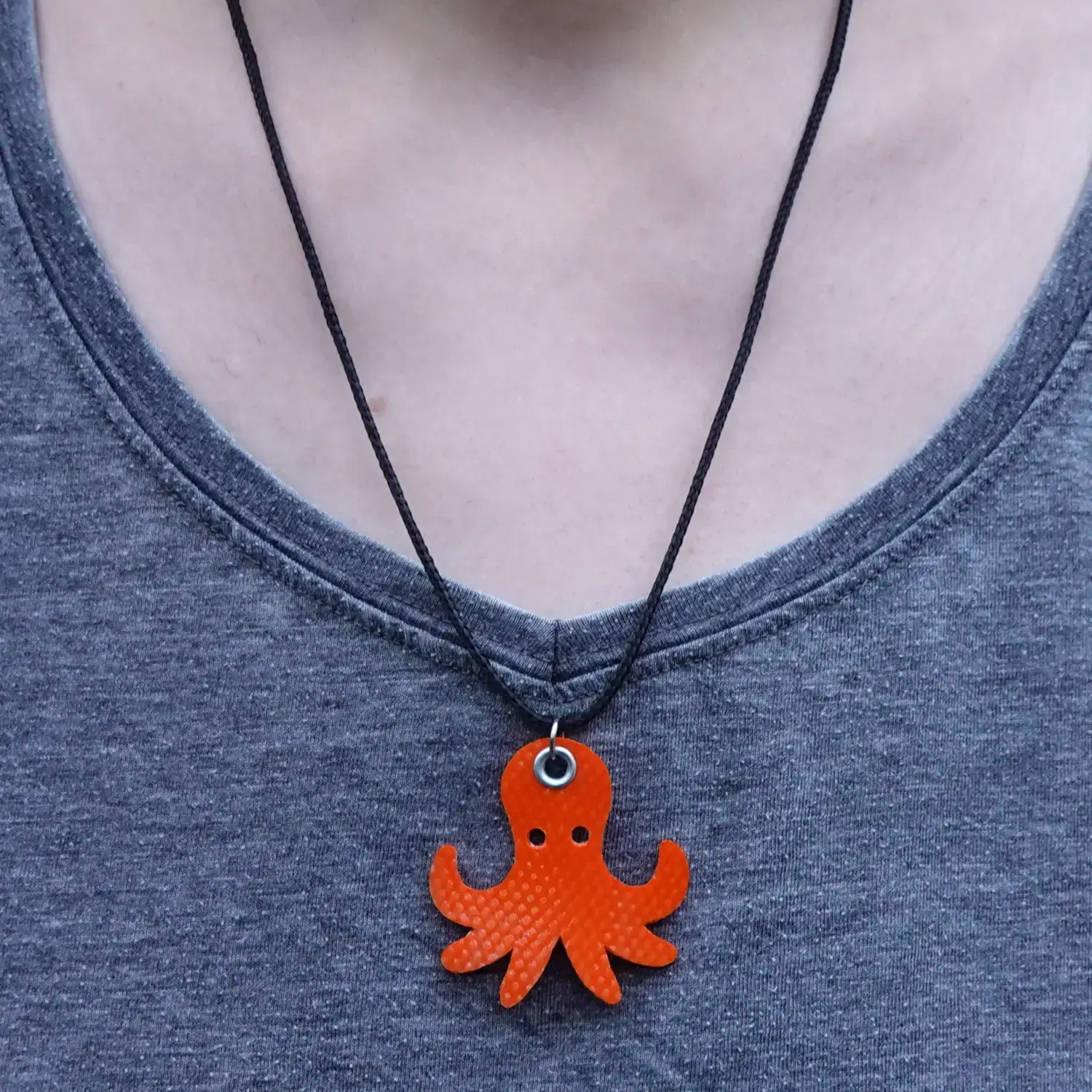đ Pendentif poulpe en lance Ă incendie avec collier rĂ©glable en PET recyclĂ© â»ïž â UpcyclĂ© & fait main 7 Collier poulpe en lance Ă incendie upcyclĂ©e