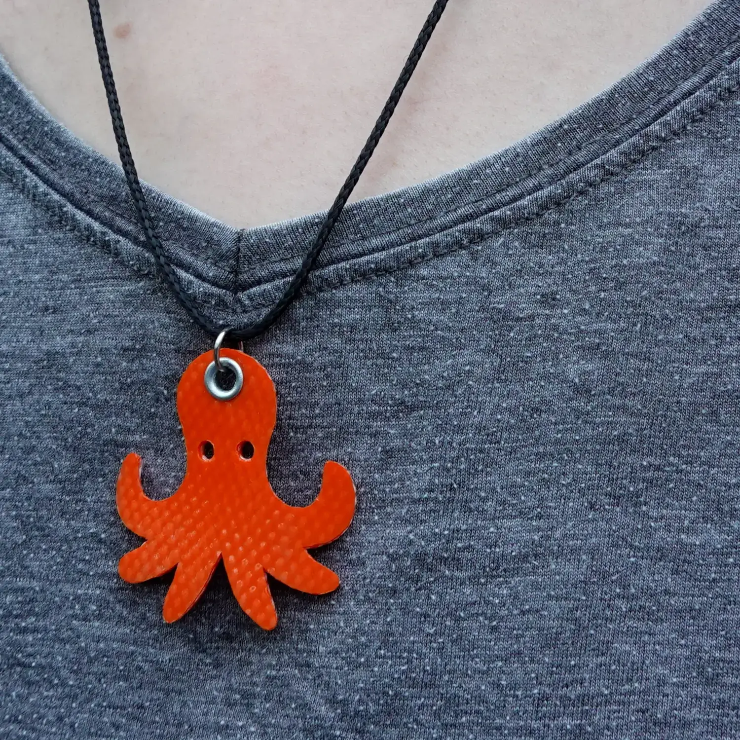 đ Pendentif poulpe en lance Ă incendie avec collier rĂ©glable en PET recyclĂ© â»ïž â UpcyclĂ© & fait main 13 Collier poulpe en lance Ă incendie upcyclĂ©e