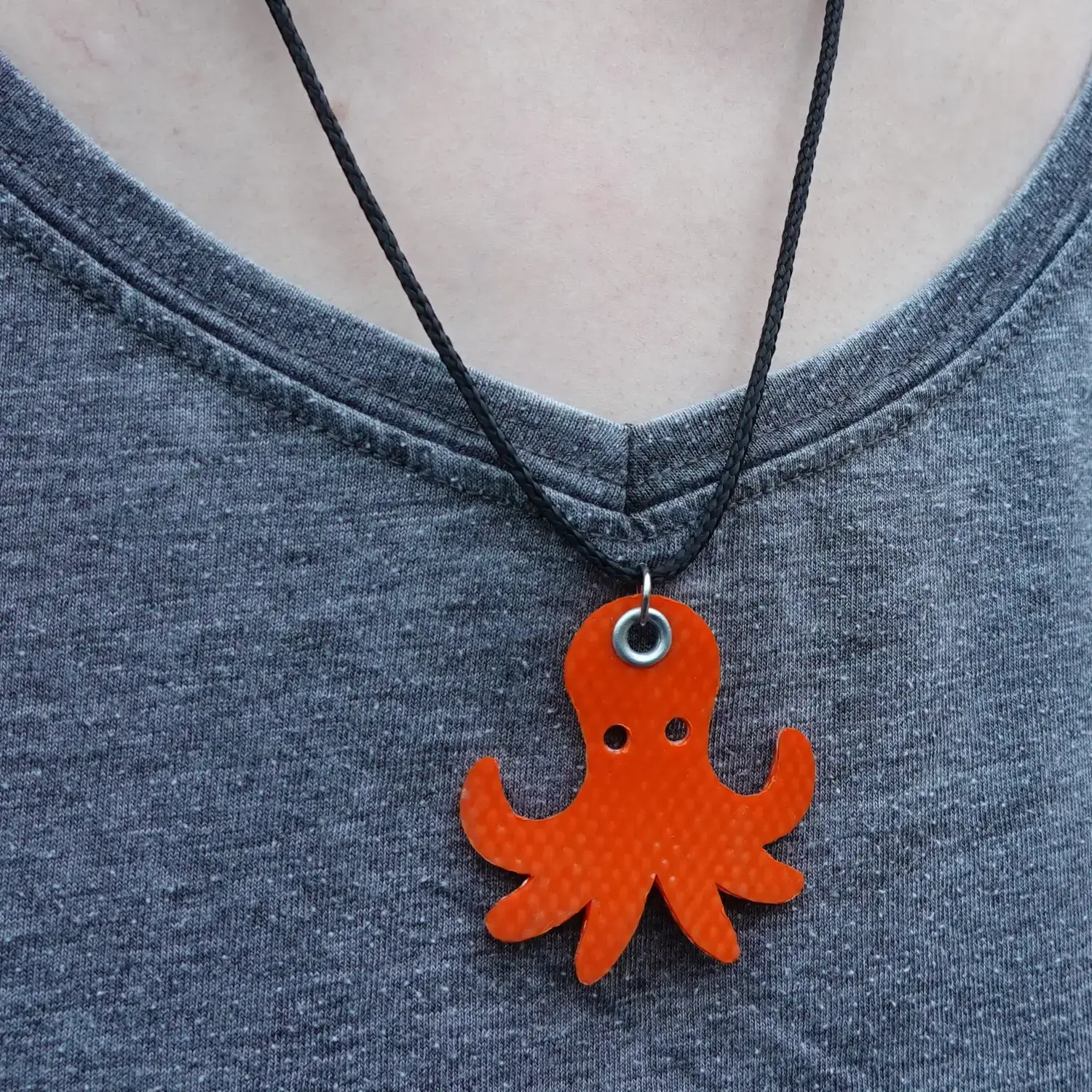 đ Pendentif poulpe en lance Ă incendie avec collier rĂ©glable en PET recyclĂ© â»ïž â UpcyclĂ© & fait main 6 Collier poulpe en lance Ă incendie upcyclĂ©e
