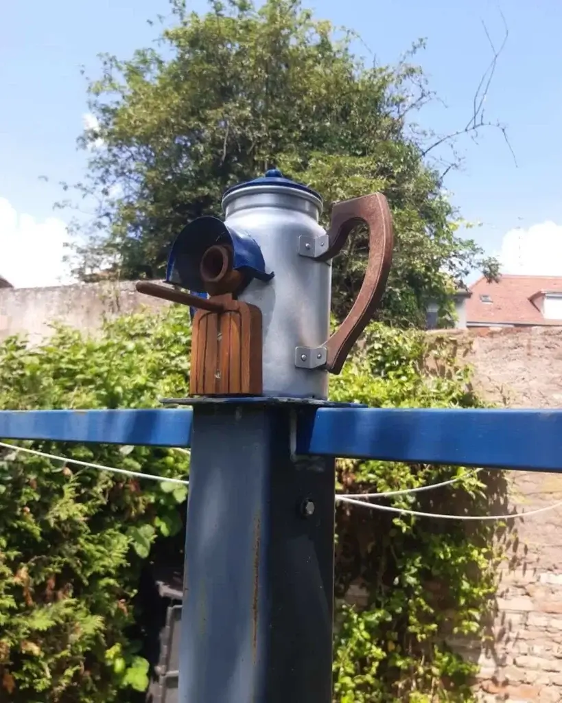 Label Éco-Défis pour Re-Cycle-On ! 🌿 nichoir pour oiseaux realise a partir dune vieille cafetiere upcyclee 1