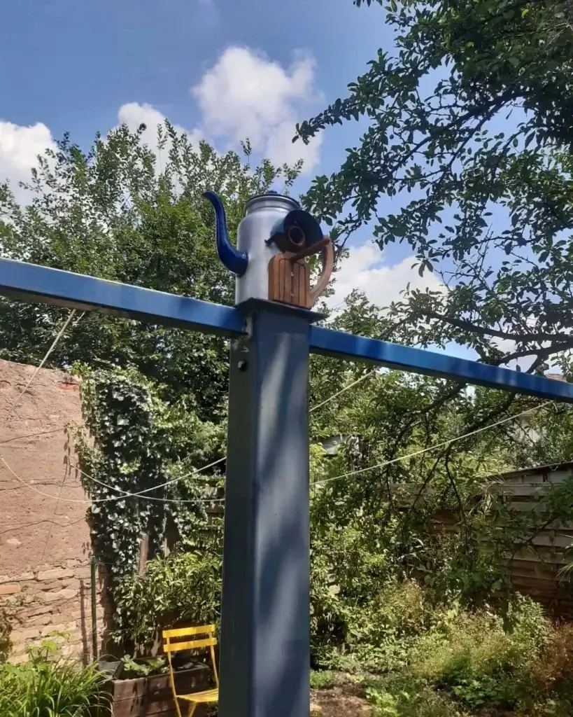 Label Éco-Défis pour Re-Cycle-On ! 🌿 nichoir pour oiseaux realise a partir dune vieille cafetiere upcyclee 3