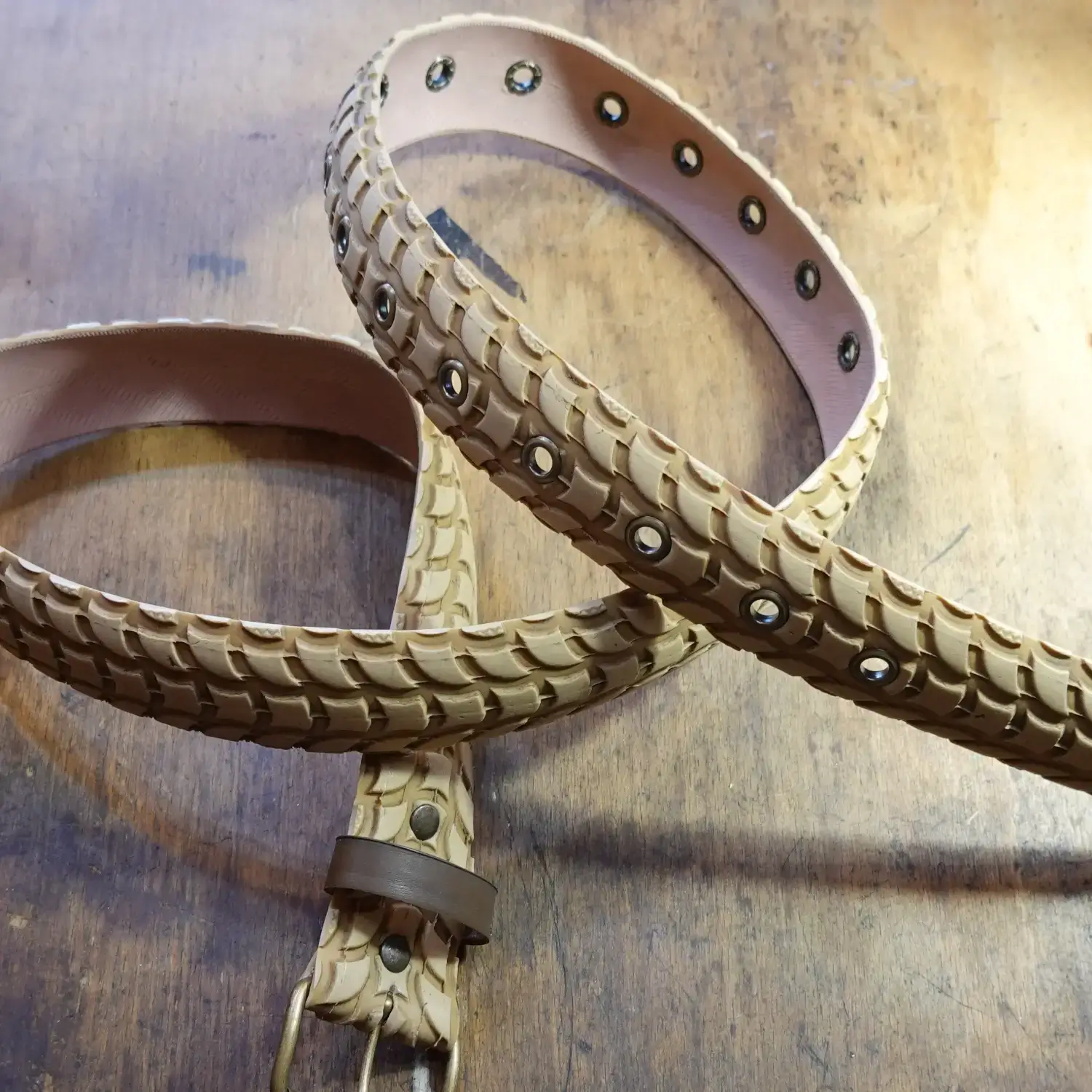 🚲 Ceinture large en pneu de vélo beige personnalisable - pneu au choix Ceinture en pneu de vélo beige - Ceinture vegan - ceinture recyclée