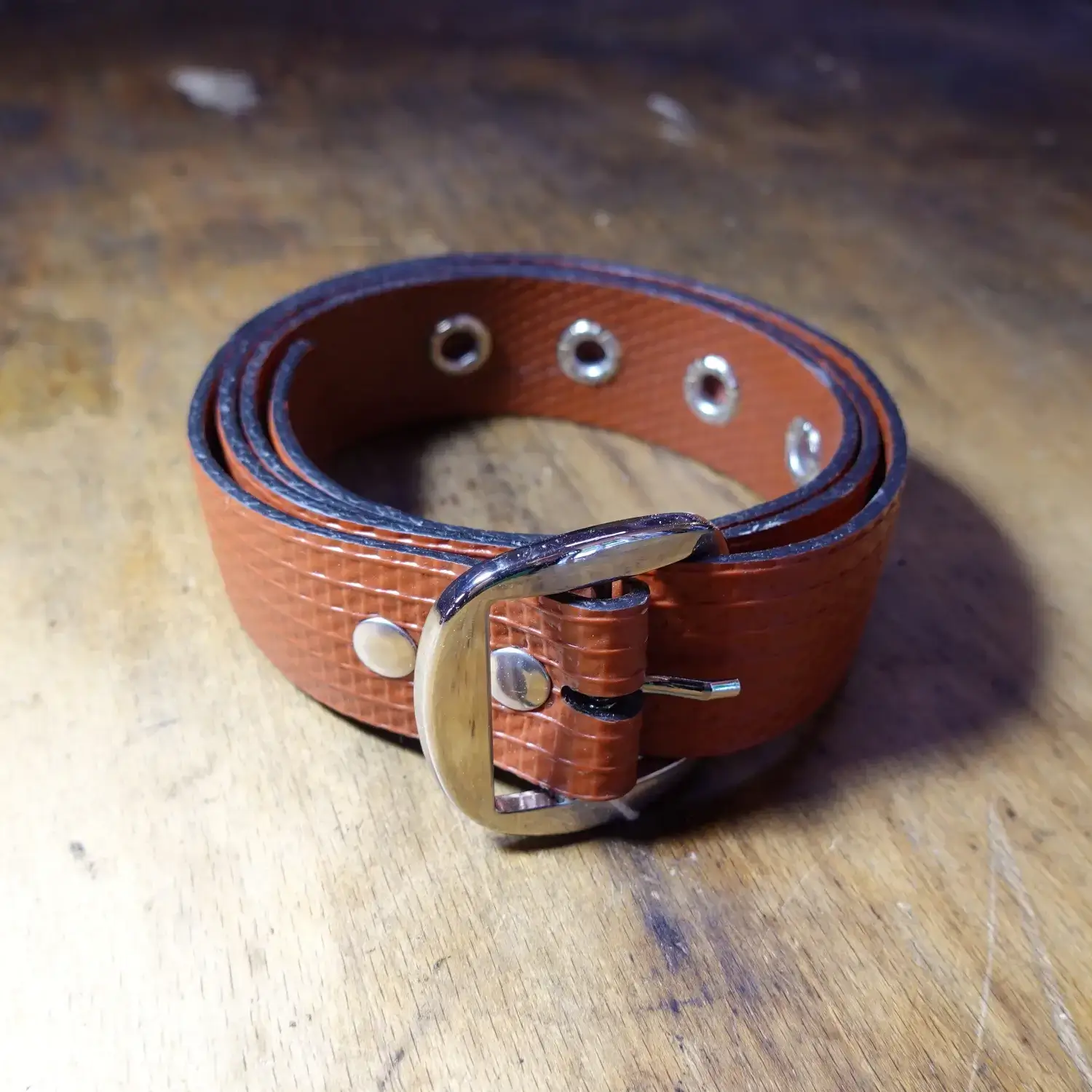 Ceintures rouges/marrons en tuyau de lance Ă incendie â Ădition limitĂ©e â»ïžđ ceinture en tuyau de lance Ă incendie rouge brique avec boucle spĂ©ciale argentĂ©e