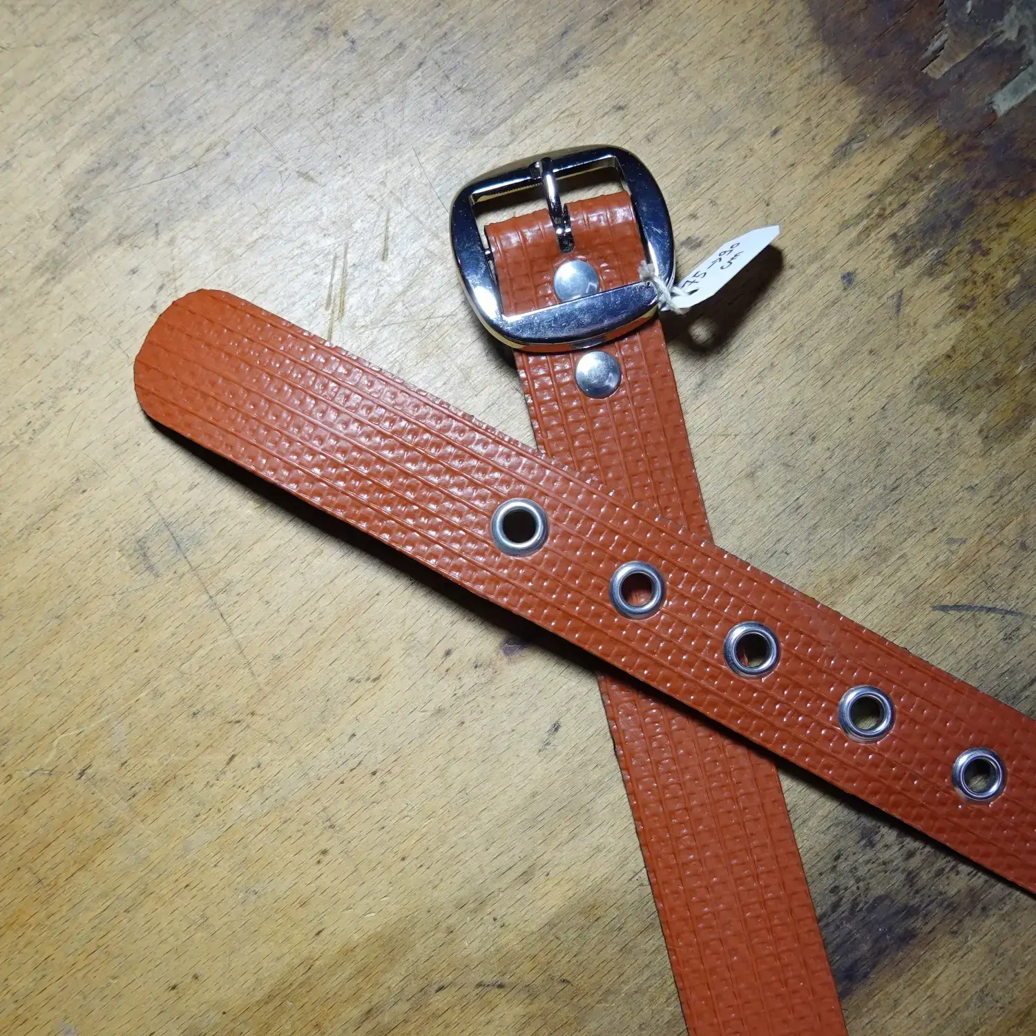Ceintures rouges/marrons en tuyau de lance Ă incendie â Ădition limitĂ©e â»ïžđ ceinture en tuyau de lance Ă incendie rouge brique avec boucle spĂ©ciale argentĂ©e