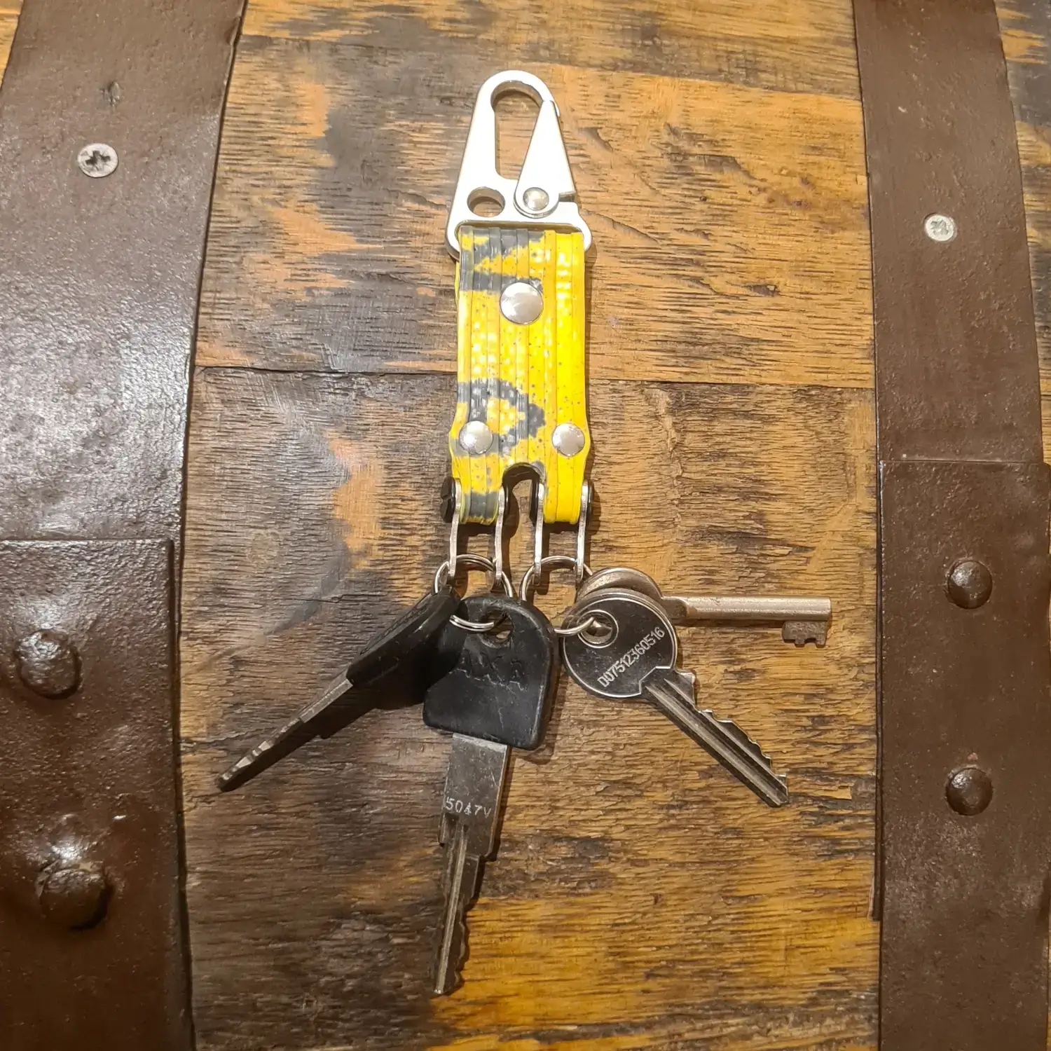 đ Porte-clĂ©s double en lance Ă incendie jaune et chaĂźne de vĂ©lo upcyclĂ©es Porte-clĂ©s en tuyau de pompier - porte-clĂ©s double pour sĂ©parer les trousseaux