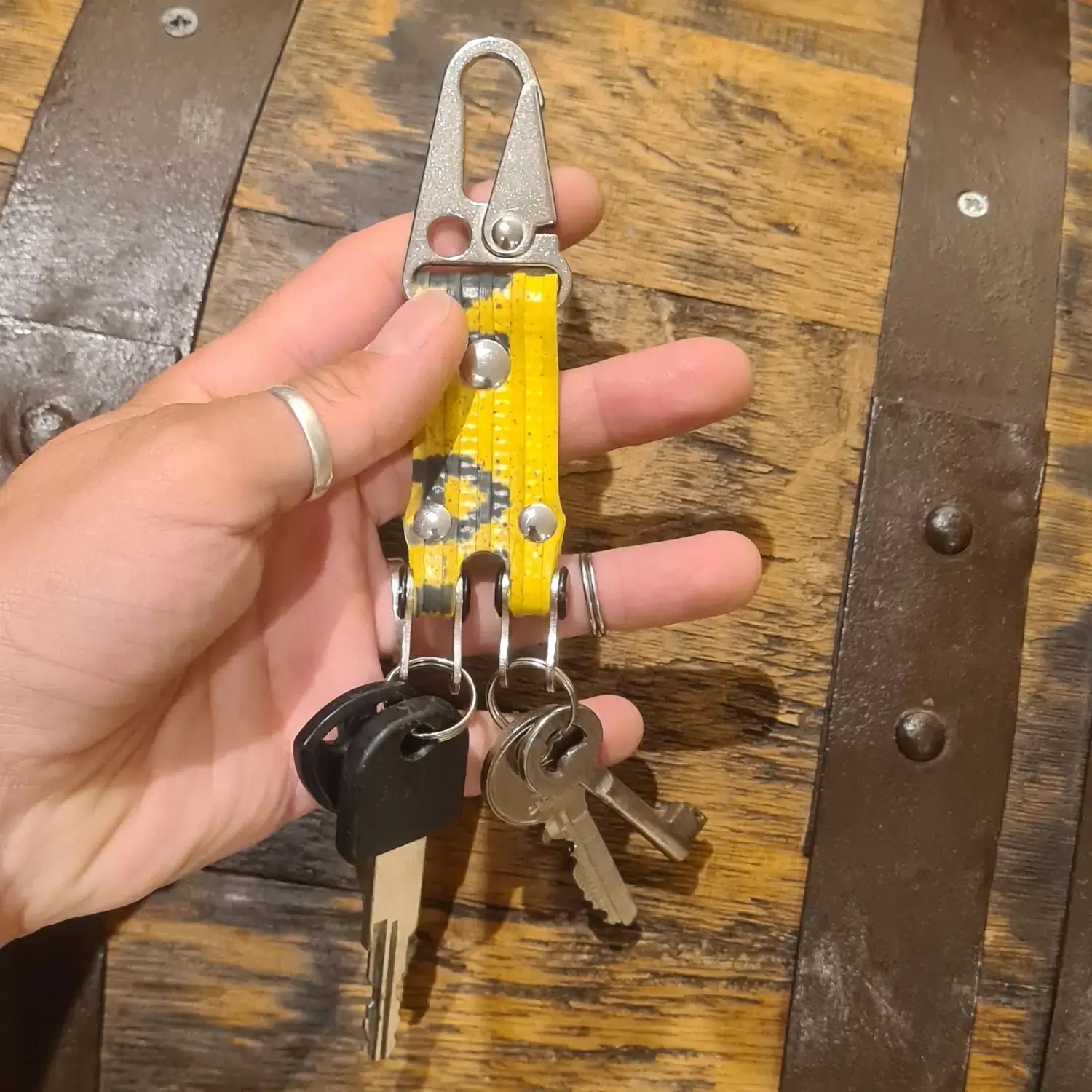 đ Porte-clĂ©s double en lance Ă incendie jaune et chaĂźne de vĂ©lo upcyclĂ©es Porte-clĂ©s en tuyau de pompier - porte-clĂ©s double tenu en main, porte-clĂ©s sĂ©parateur de trousseaux