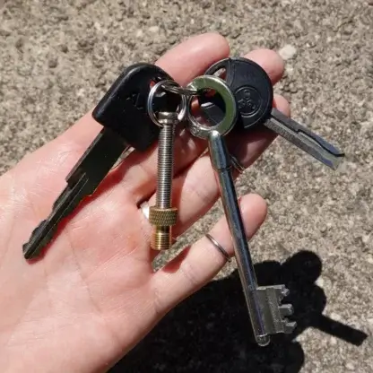 Porte-clés avec adaptateur de valve Presta à Schrader - Porte-clés valve upcyclée