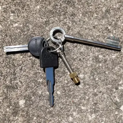 Porte-clés avec adaptateur de valve Presta à Schrader - Porte-clés valve upcyclée