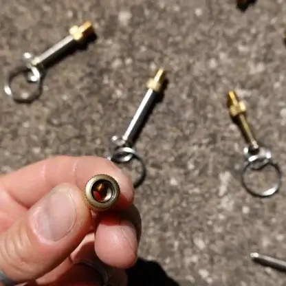 Porte-clés avec adaptateur de valve Presta à Schrader - Porte-clés valve upcyclée