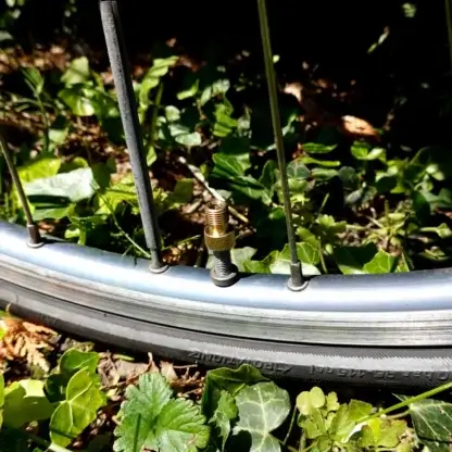 Porte-clés avec adaptateur de valve Presta à Schrader - Porte-clés valve upcyclée