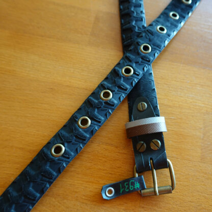 Ceinture en pneu de vélo upcyclé - noire avec passant marron et réfléchissant