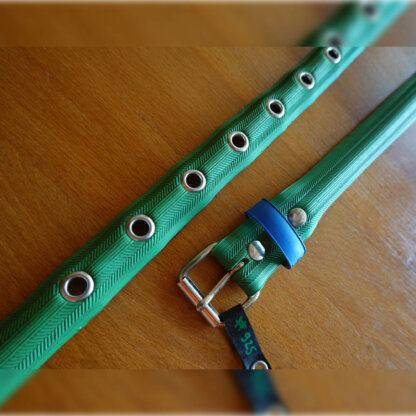 Ceinture en pneu de vélo upcyclé - verte et bleue