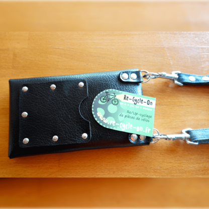 Pochette vegan bandoulière pour smartphone + emplacement CB - Upcyclée