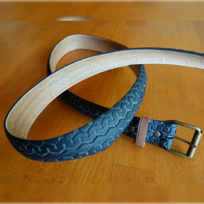 Ceinture en pneu de vélo upcyclé