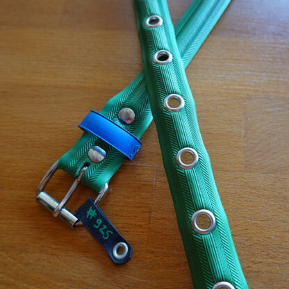 Ceinture en pneu de vélo upcyclé - verte et bleue