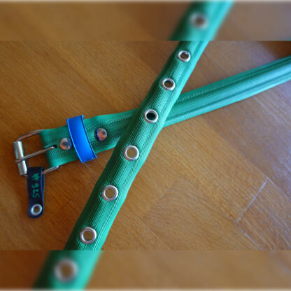 Ceinture en pneu de vélo upcyclé - verte et bleue