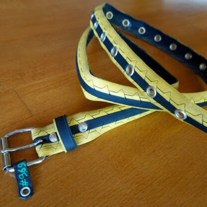 Ceinture jaune et noire en pneu de vélo upcyclé - Re-Cycle-On