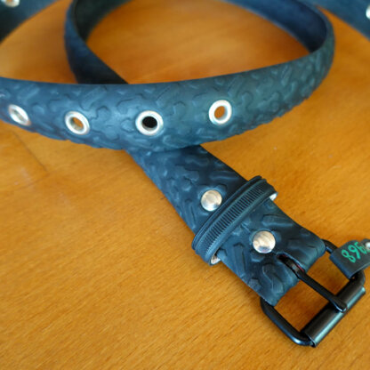 Ceinture noire en pneu de vélo upcyclé - Re-Cycle-On