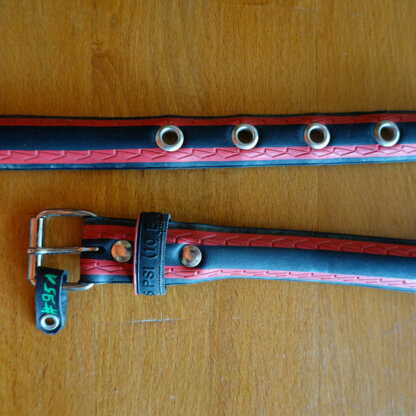 Ceinture en pneu de vélo upcyclé - rouge et noire