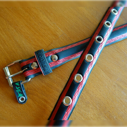 Ceinture en pneu de vélo upcyclé - rouge et noire