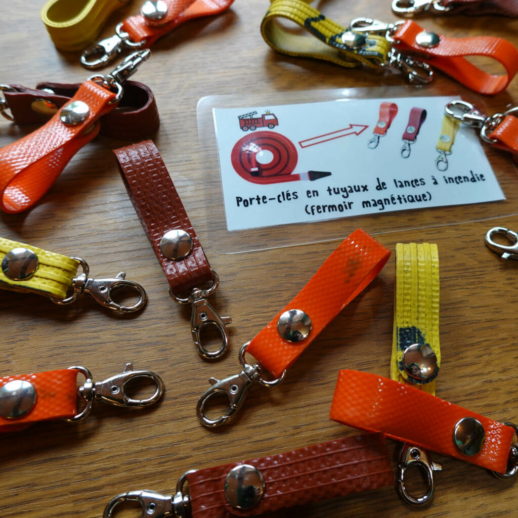 Porte-clés en tuyau de lance à incendie - Fermoir magnétique