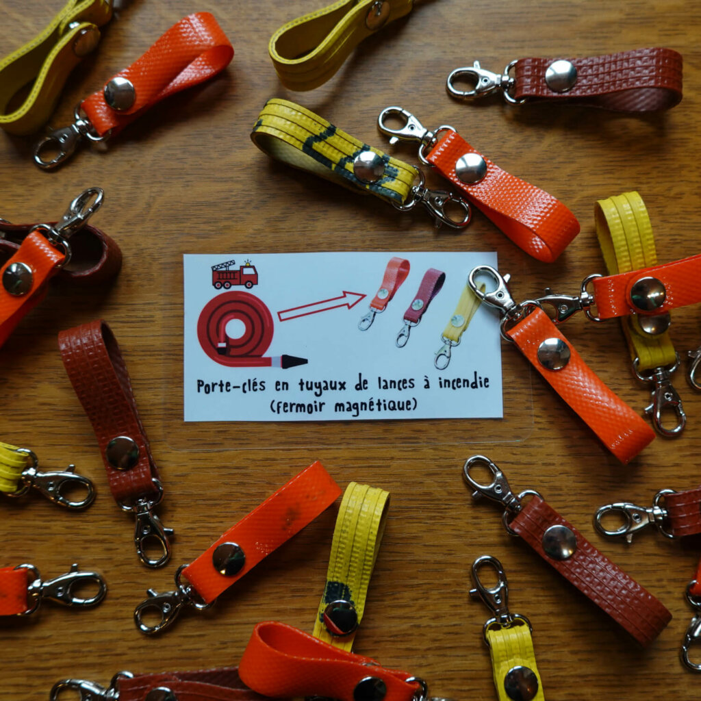 Porte-clés en tuyau de lance à incendie - Fermoir magnétique