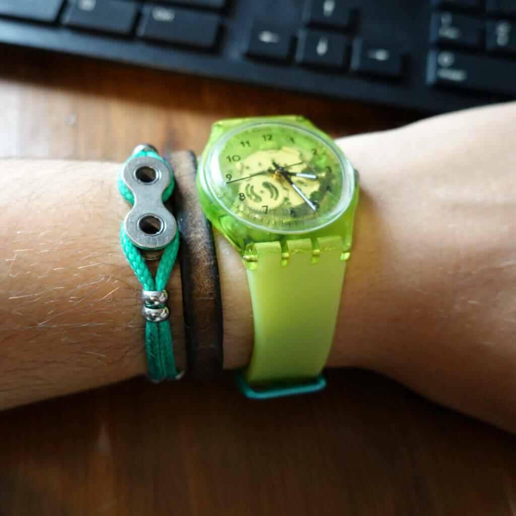 Bracelet en paracorde verte et maillon de chaîne de vélo