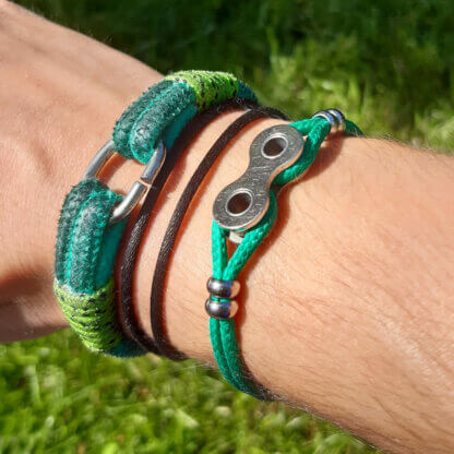 Bracelet en paracorde verte et maillon de chaîne de vélo