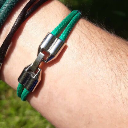 Bracelet en paracorde verte et maillon de chaîne de vélo