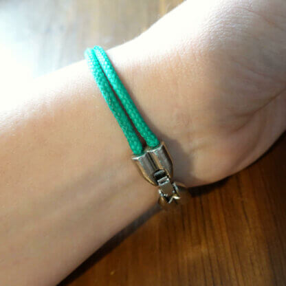 Bracelet en paracorde verte et maillon de chaîne de vélo