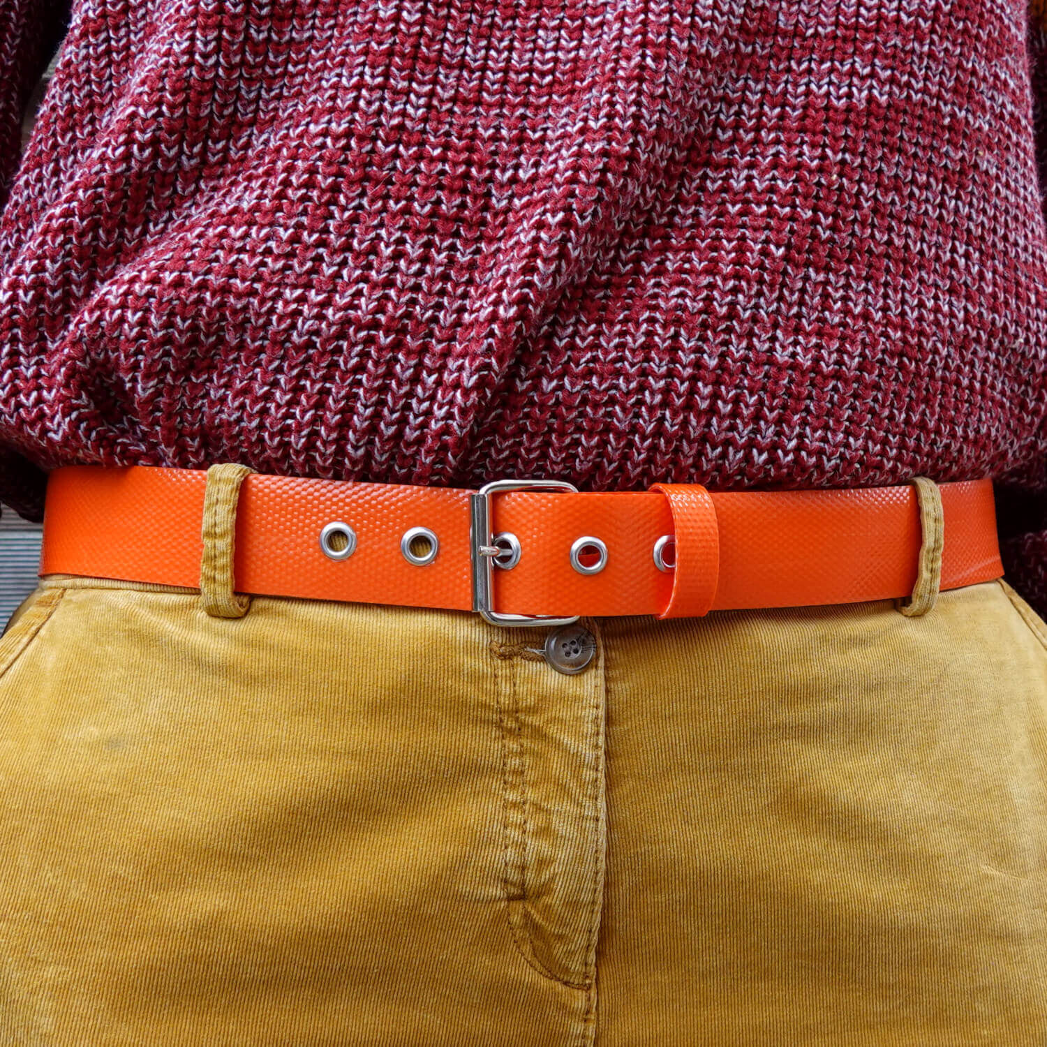 Ceinture orange en lance à incendie upcyclée