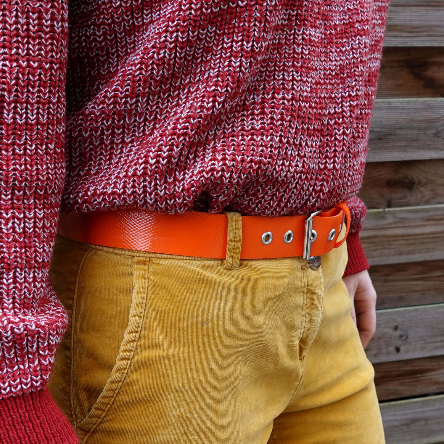 Ceinture orange en lance à incendie upcyclée