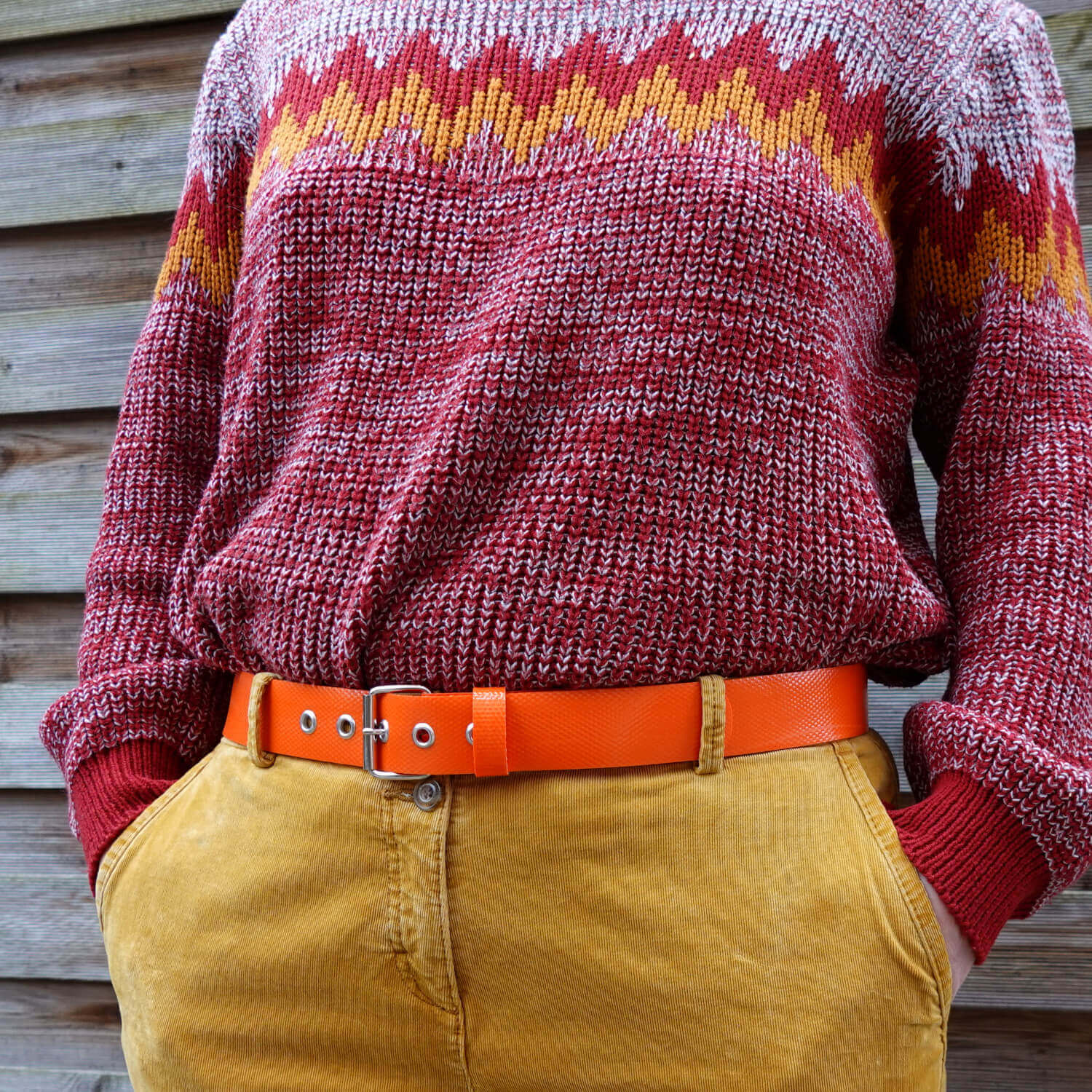 Ceinture orange en lance à incendie upcyclée