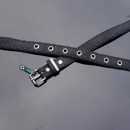 Ceinture noire en pneu de vélo upcyclé