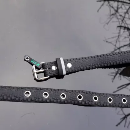 Ceinture noire en pneu de vélo upcyclé