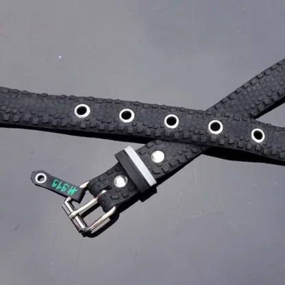 Ceinture noire en pneu de vélo upcyclé