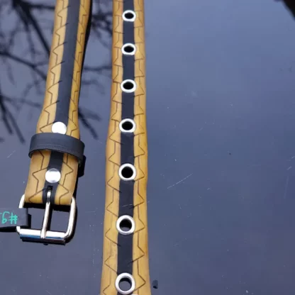 Ceinture jaune et noire en pneu de vélo upcyclé